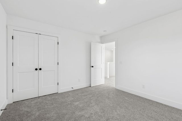 2942 Sharpstone Dr, Columbia, TN 38401