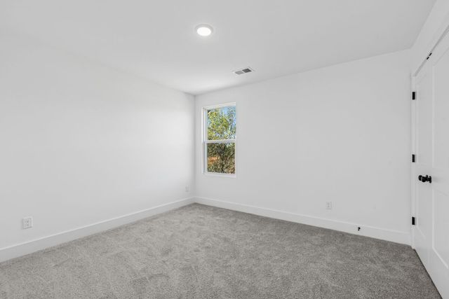 2942 Sharpstone Dr, Columbia, TN 38401