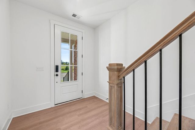 2942 Sharpstone Dr, Columbia, TN 38401