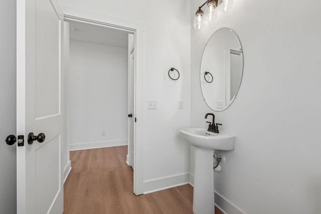 2942 Sharpstone Dr, Columbia, TN 38401