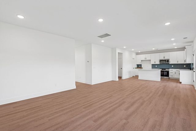 2942 Sharpstone Dr, Columbia, TN 38401