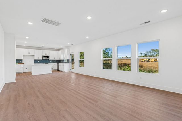 2942 Sharpstone Dr, Columbia, TN 38401