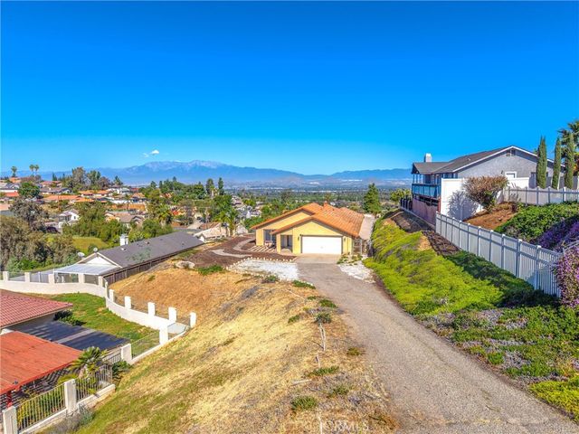 14250 Martin, Riverside, CA 92503