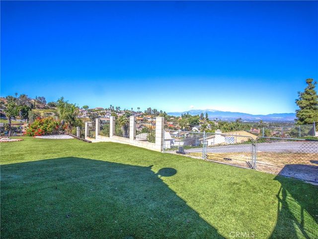 14250 Martin, Riverside, CA 92503