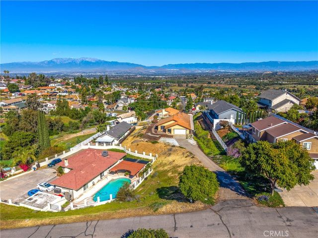 14250 Martin, Riverside, CA 92503