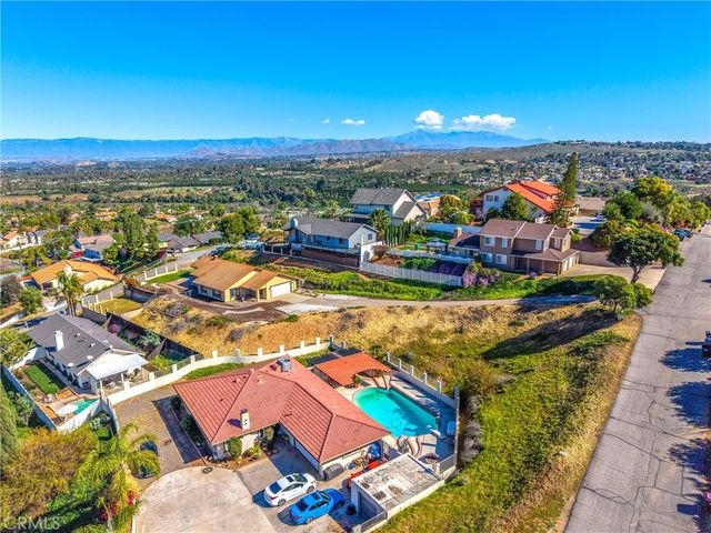 14250 Martin, Riverside, CA 92503