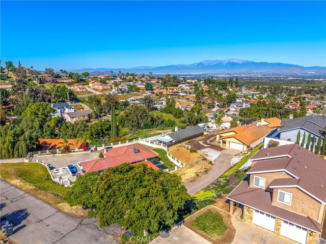 14250 Martin, Riverside, CA 92503