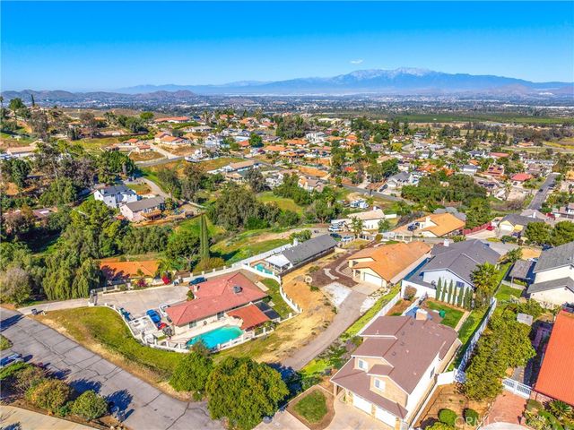 14250 Martin, Riverside, CA 92503