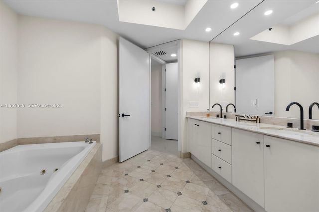 100 S Pointe Drive 509, Miami Beach, FL 33139