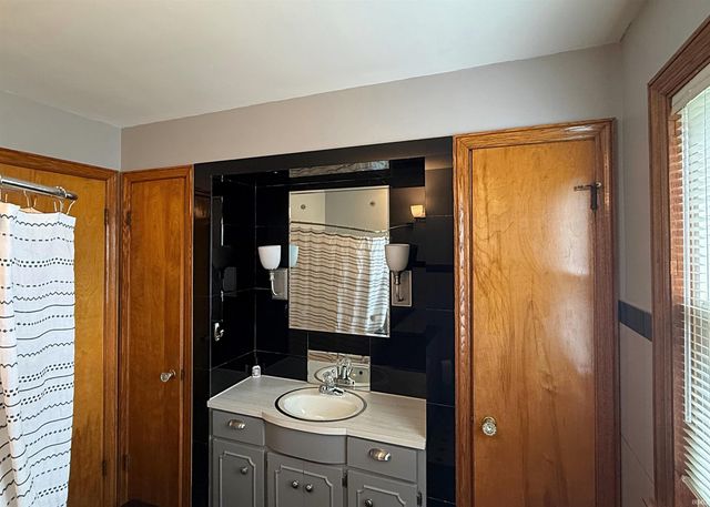 707 N Line Street, Loogootee, IN 47553