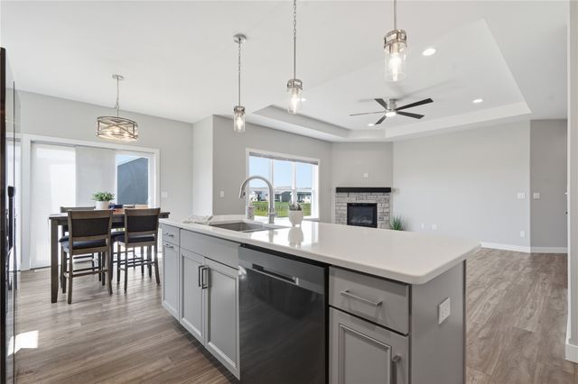 5754 Ridge Stone Ln, Marion, IA 52302