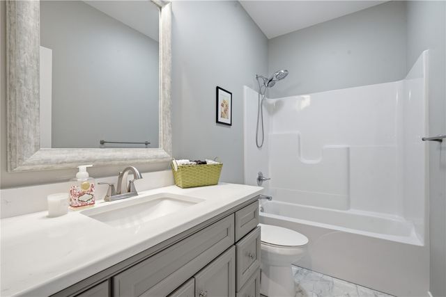 5754 Ridge Stone Ln, Marion, IA 52302