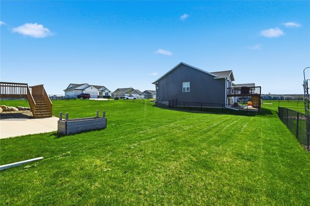 5754 Ridge Stone Ln, Marion, IA 52302