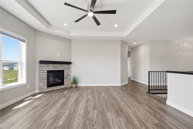5754 Ridge Stone Ln, Marion, IA 52302