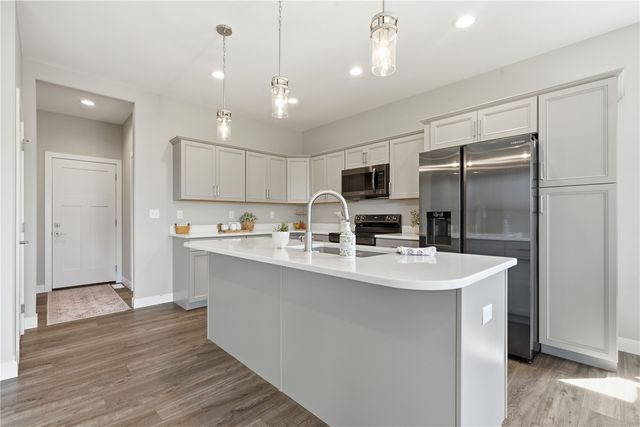 5754 Ridge Stone Ln, Marion, IA 52302