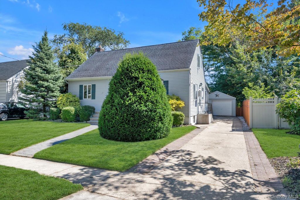 54 Sullivan Road, Farmingdale, NY 11735 — exterior