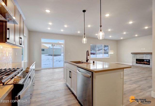 8803 Chalk Hill Loop, Anchorage, AK 99502