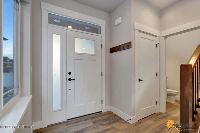 8803 Chalk Hill Loop, Anchorage, AK 99502