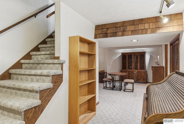 1017 N 129th Circle, Omaha, NE 68154