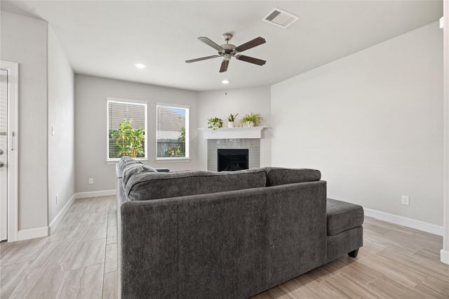 1717 Oakdale Mist Drive, Dickinson, TX 77539