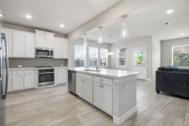1717 Oakdale Mist Drive, Dickinson, TX 77539