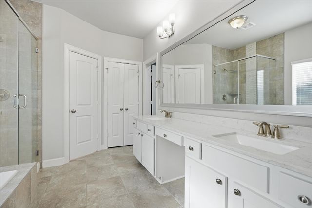 1717 Oakdale Mist Drive, Dickinson, TX 77539