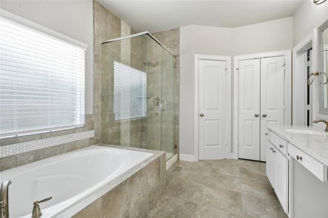 1717 Oakdale Mist Drive, Dickinson, TX 77539