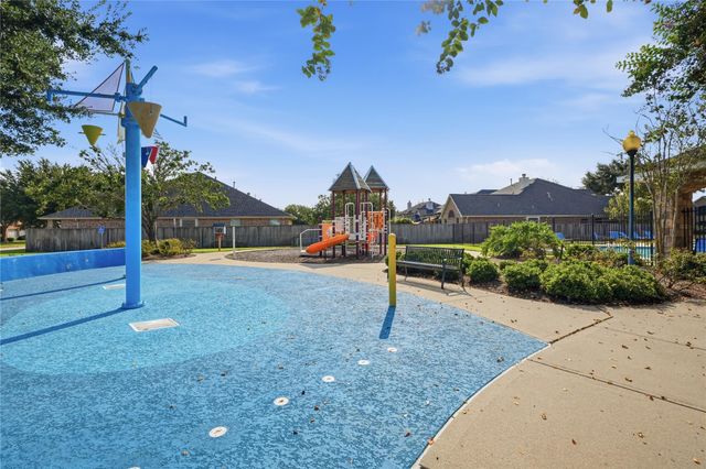 1717 Oakdale Mist Drive, Dickinson, TX 77539