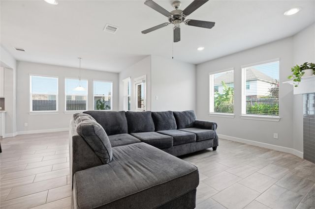 1717 Oakdale Mist Drive, Dickinson, TX 77539