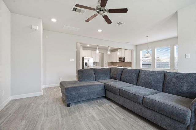1717 Oakdale Mist Drive, Dickinson, TX 77539