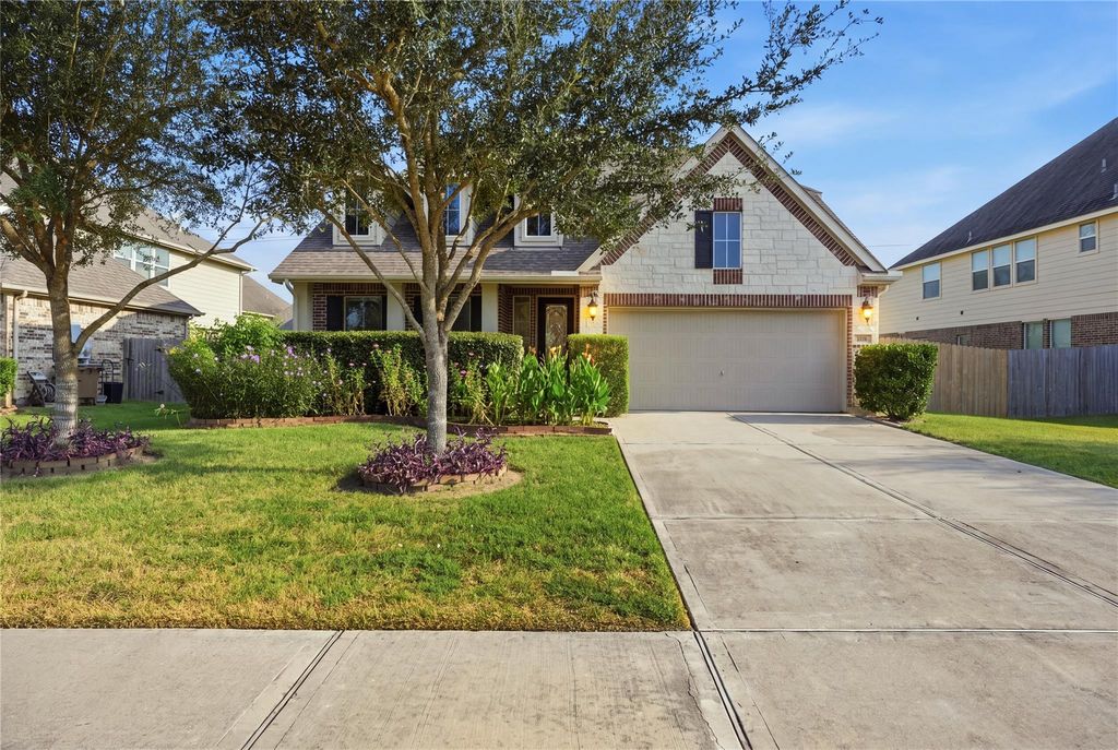 1717 Oakdale Mist Drive, Dickinson, TX 77539