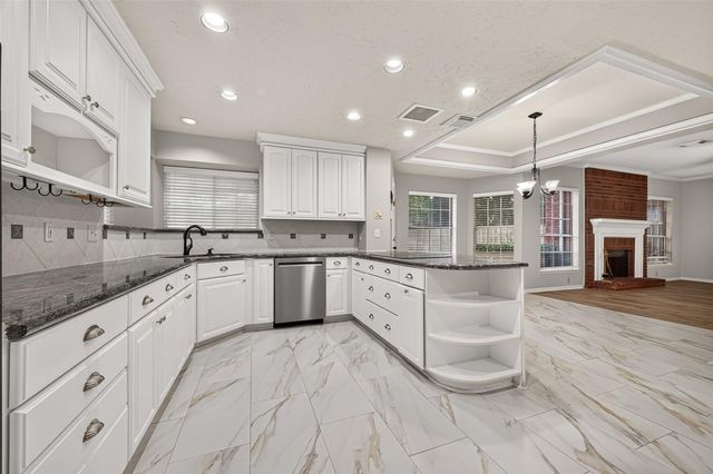 1422 N Yegua River Circle, Sugar Land, TX 77478