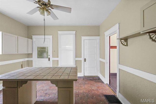 912 Tremont Street, Alton, IL 62002