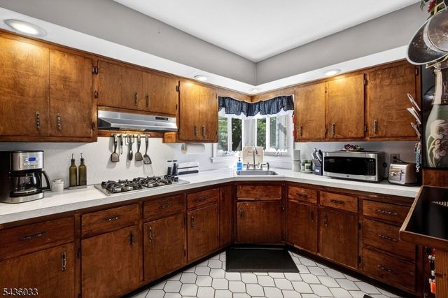 73 JAMES AVENUE, Clark Twp., NJ 07066