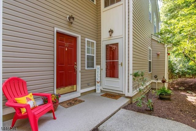 34 Ridge Dr, Pompton Lakes Boro, NJ 07442