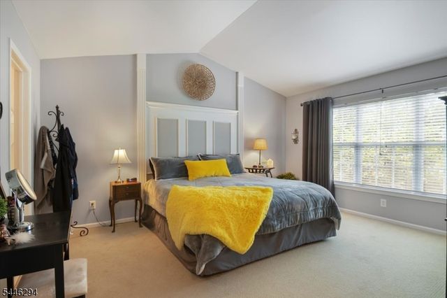 34 Ridge Dr, Pompton Lakes Boro, NJ 07442
