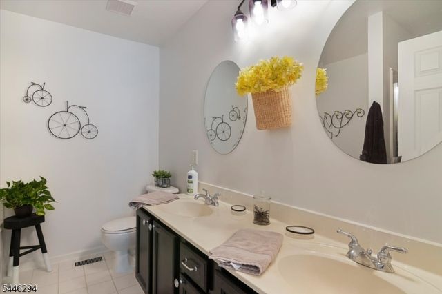 34 Ridge Dr, Pompton Lakes Boro, NJ 07442
