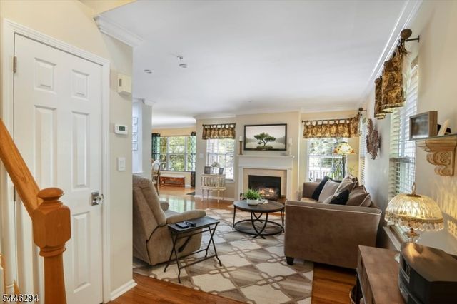 34 Ridge Dr, Pompton Lakes Boro, NJ 07442