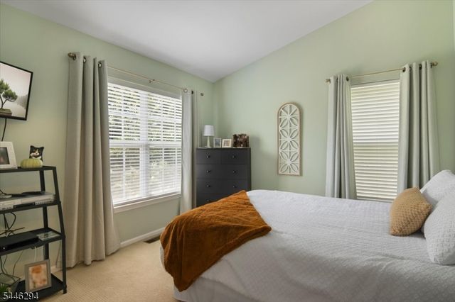 34 Ridge Dr, Pompton Lakes Boro, NJ 07442