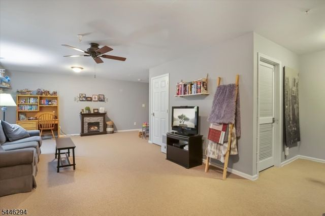 34 Ridge Dr, Pompton Lakes Boro, NJ 07442