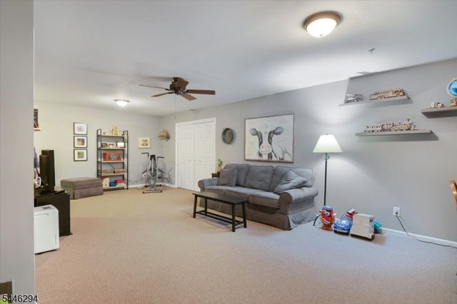 34 Ridge Dr, Pompton Lakes Boro, NJ 07442