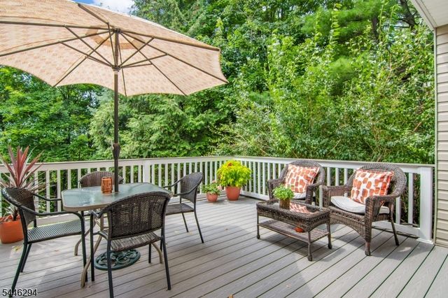 34 Ridge Dr, Pompton Lakes Boro, NJ 07442