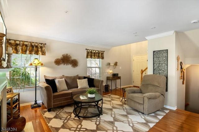 34 Ridge Dr, Pompton Lakes Boro, NJ 07442