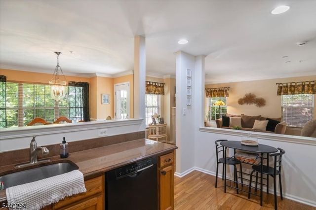 34 Ridge Dr, Pompton Lakes Boro, NJ 07442