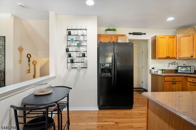 34 Ridge Dr, Pompton Lakes Boro, NJ 07442