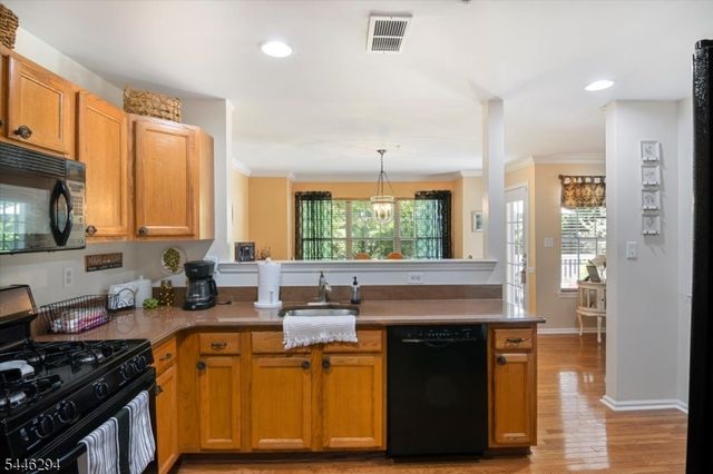34 Ridge Dr, Pompton Lakes Boro, NJ 07442