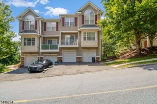 34 Ridge Dr, Pompton Lakes Boro, NJ 07442