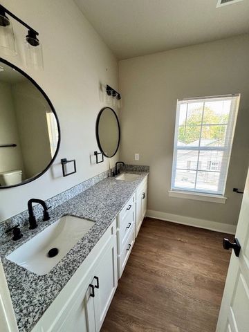 1453 S Washington Avenue, Fayetteville, AR 72703