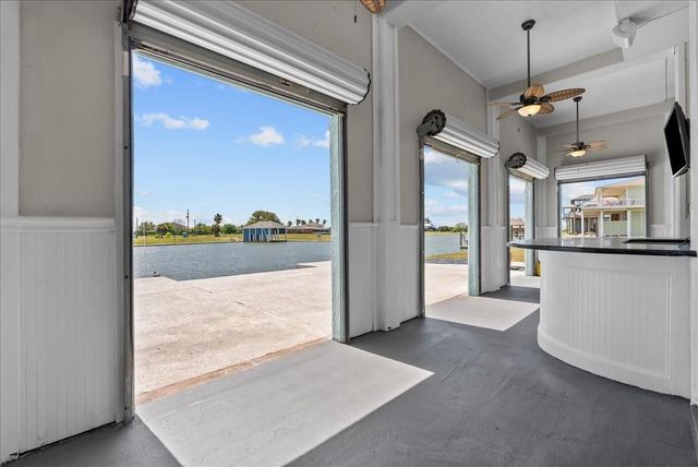 2000 Laguna Harbor Cove Boulevard, Port Bolivar, TX 77650