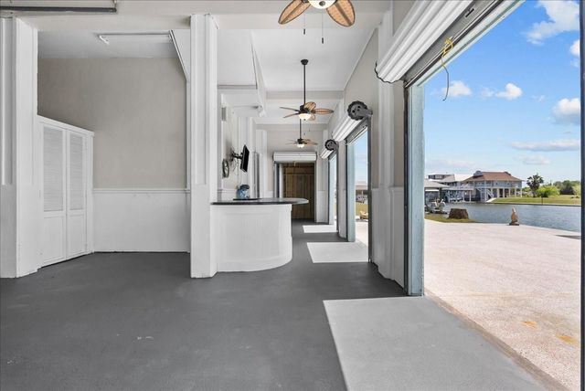 2000 Laguna Harbor Cove Boulevard, Port Bolivar, TX 77650